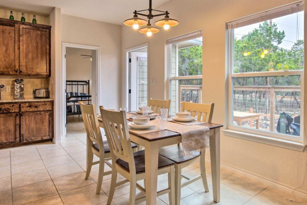 Pet-Friendly Home: 8 Mi to Canyon Lake Marina Image 11
