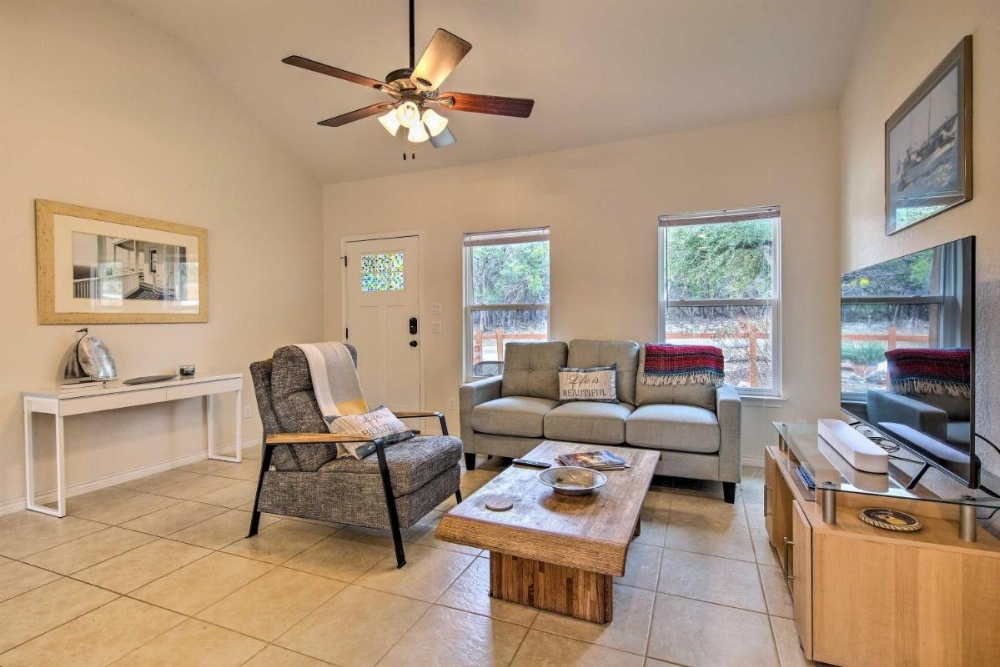 Pet-Friendly Home: 8 Mi to Canyon Lake Marina Image 12