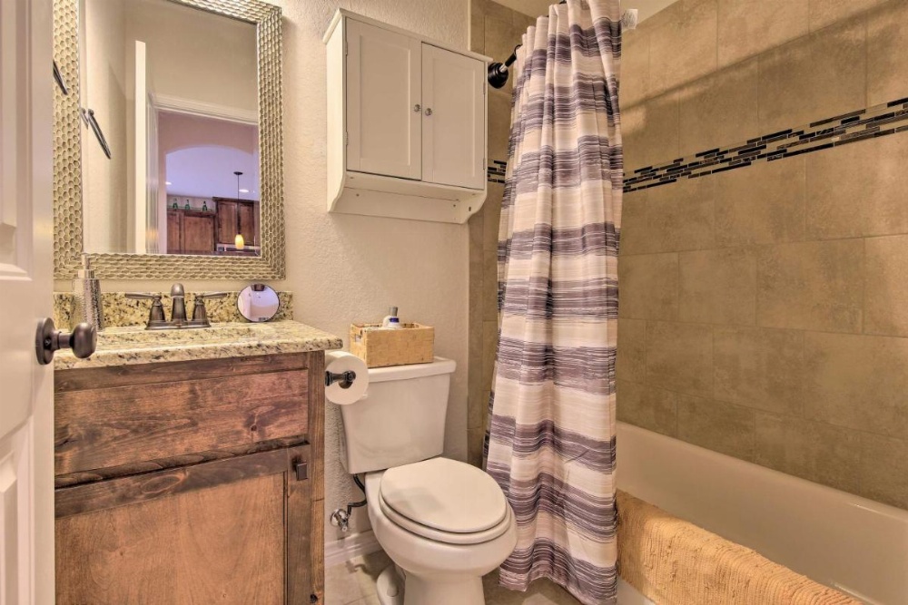 Pet-Friendly Home: 8 Mi to Canyon Lake Marina Image 15