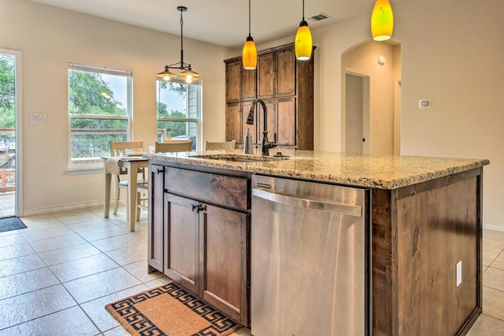 Pet-Friendly Home: 8 Mi to Canyon Lake Marina Image 24